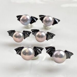E96-Halloween Collection High Quality Natural Freshwater Pearl Bat Earring